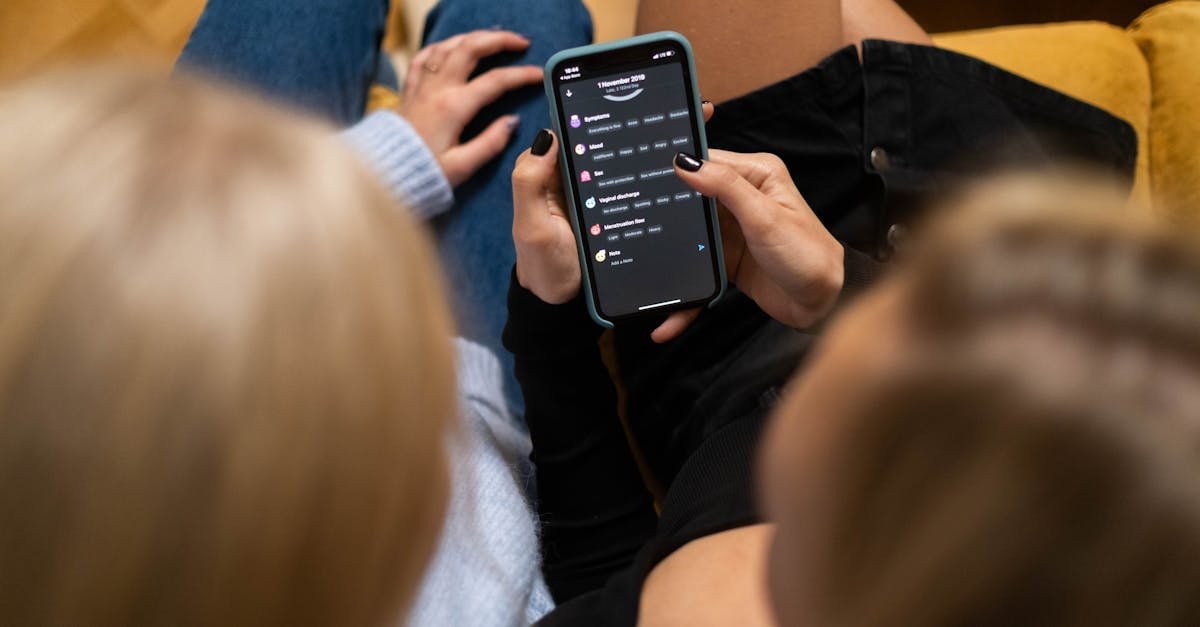 Sharing a link preview on social media on a phone